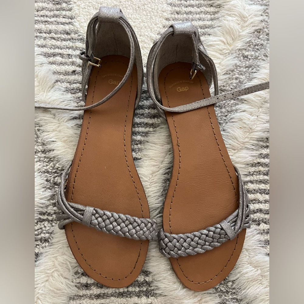 Women’s size 7 silver metallic braided flat sandal from Gap.